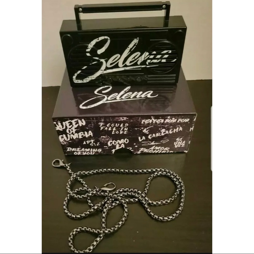 Selena Quintanilla  Microbumpboxx